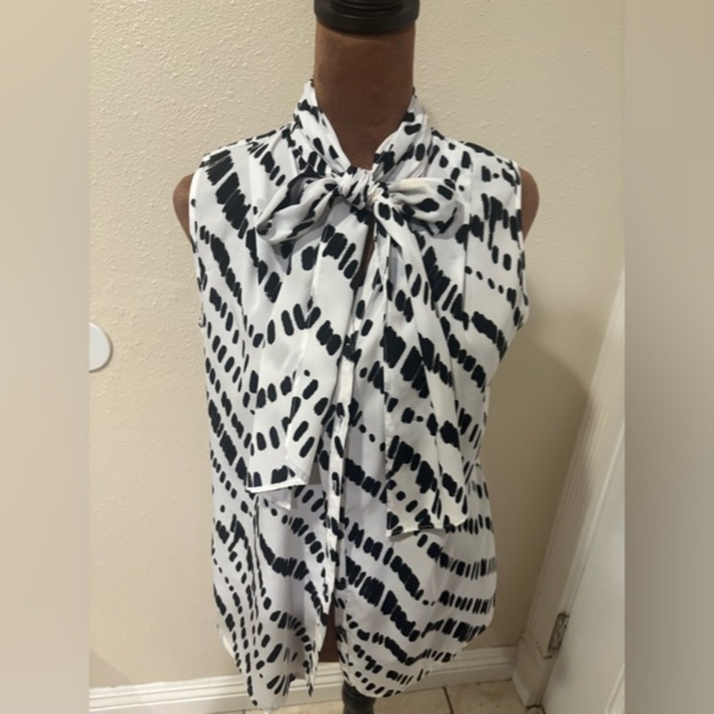 Liz Claiborne Black and White Blouse